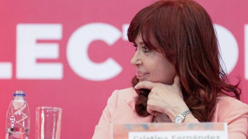 A Corte Suprema agora decide se mantém a condenação atual de 6 anos ou aceita o recurso da ex-presidente (foto) ou do procurador