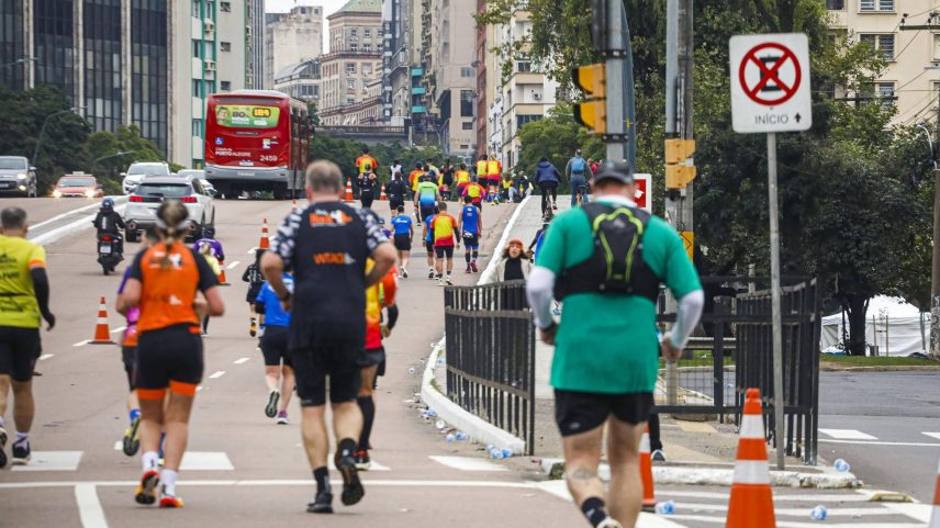 40ª Maratona Internacional de Porto Alegre. Ao todo, as provas do evento reuniram 25 mil atletas no final de semana (Foto: Alex Rocha/Divulgação PMPA)