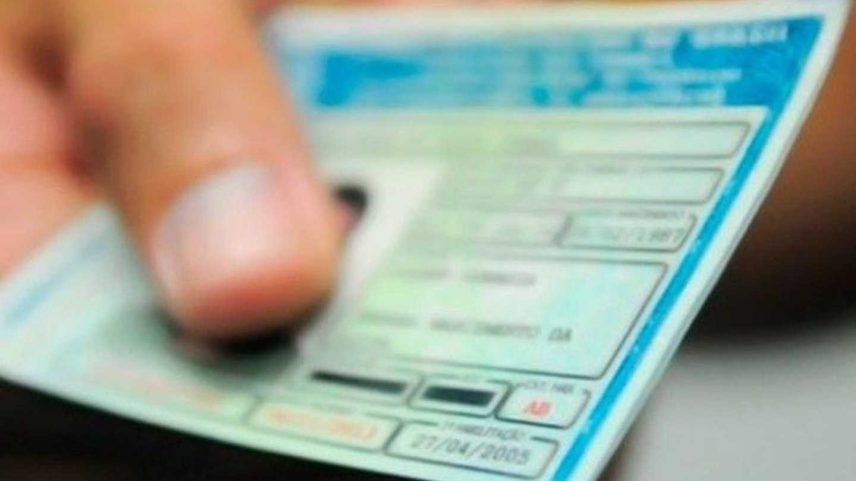 Carteira Nacional de Habilitação (CNH); projeto previa obrigatoriedade de exame toxicológico negativo também para motoristas das categorias A e B (carro e moto) (Foto: Divulgação)