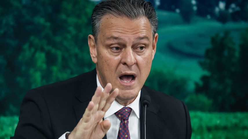 Ministério da Agricultura, comandado por Carlos Fávaro, dispara comunicados internacionais a países para informar sobre retomada oficial de país livre da gripe aviária (Foto: Gabriela Biló 04.jun.2025/Folhapress)