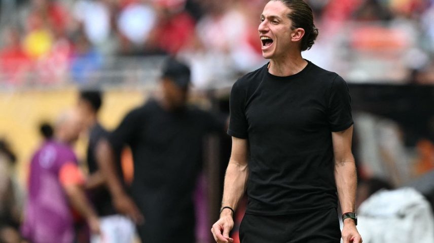 Filipe Luís durante Flamengo x Bayern de Munique (Foto: PATRICIA DE MELO MOREIRA / AFP)