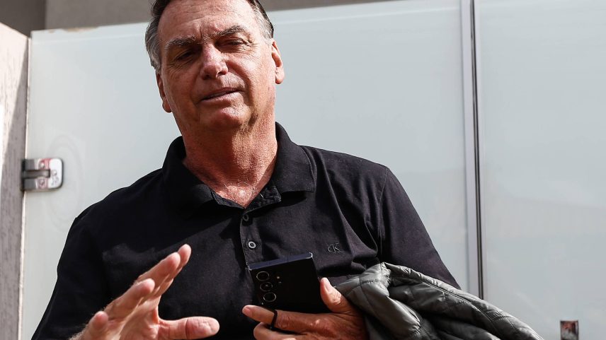 O ex-presidente Jair Bolsonaro tem problemas de saúde recorrentes desde que foi vítima de uma facada no abdômen durante a campanha eleitoral de 2018 (Foto: Gabriela Biló - 22.fev.24/Folhapress)