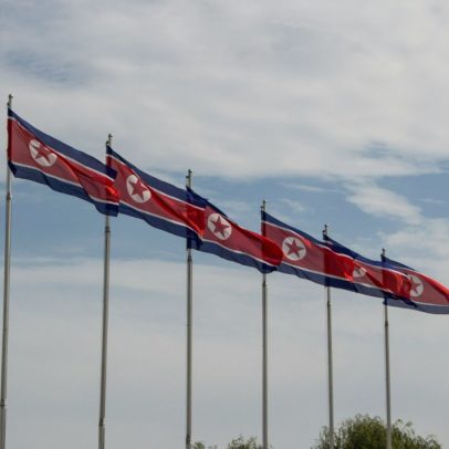 Seis americanos são detidos ao tentarem enviar Bíblias para a Coreia do Norte