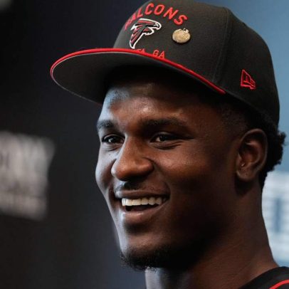 Falcons veem grande potencial em James Pearce Jr. como novo reforço defensivo