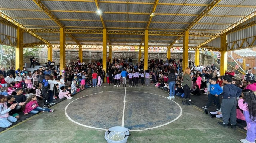 Quadra da Escola Municipal de Ensino Fundamental Saint-Hilaire, em Porto Alegre (Foto: Divulgação/World's Best School Prizes 2025)