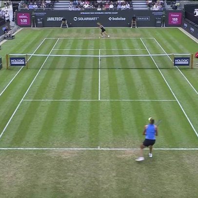 Modelo tenista surpreende e avança para Wimbledon após vencer favoritas