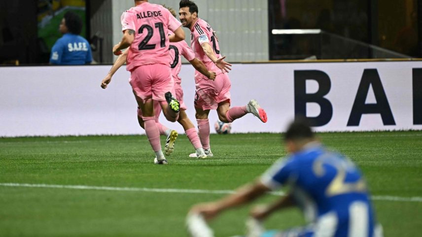 Jogadores do Inter Miami festejam o gol de Messi que deu a vitória sobre o Porto na Copa de Clubes (Foto: Paul Ellis/AFP)