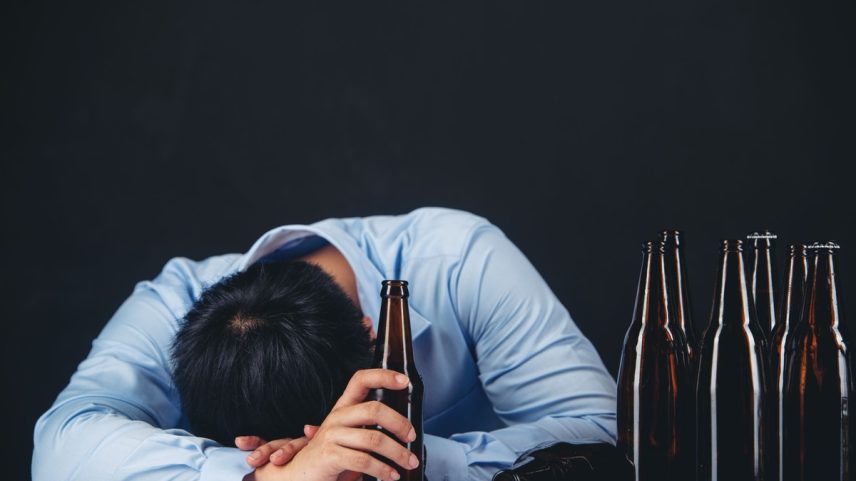 Alcoolismo (Foto: Freepik)