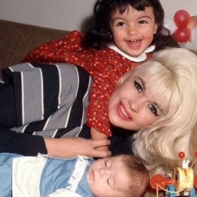 Programação de TV e streaming destaca Jayne Mansfield e Petra Costa nesta sexta-feira