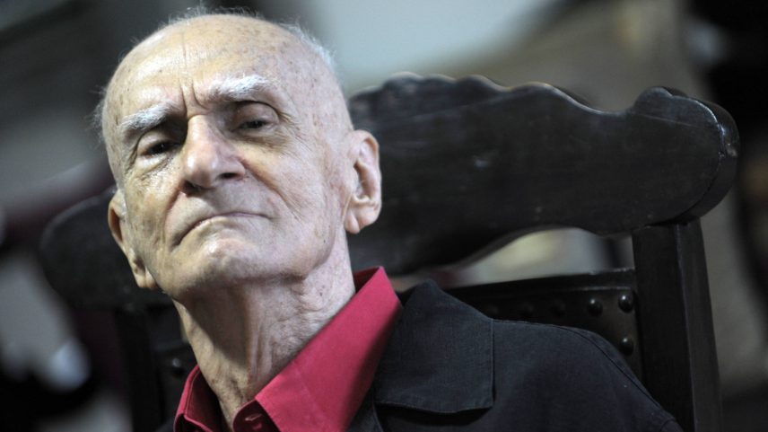 A imagem mostra o autor Ariano Suassuna durante aula em 2013, em Pernambuco (Foto: Leo Caldas/Folhapress)