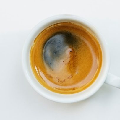 Café pode ajudar a retardar o envelhecimento celular, revela nova pesquisa