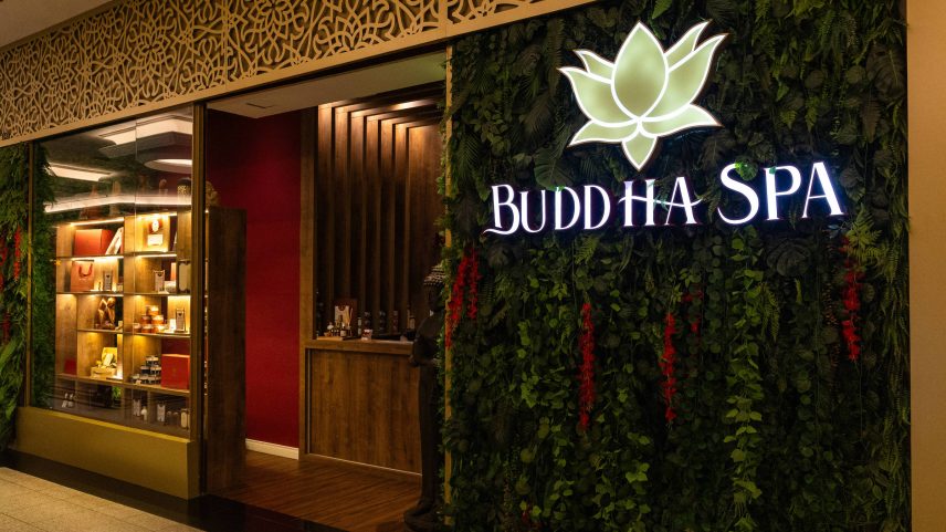 Empresária Fabiana Nunes Vejar, responsável pelo Buddha Spa, nos shoppings Bourbon e Villa-Lobos, localizados na cidade de São Paulo (Foto: Rafaela Araújo/Folhapress)