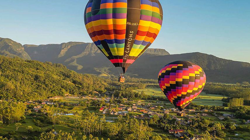 O passeio de balão é um dos principais atrativos turísticos de Praia Grande, cidade do extremo sul de Santa Catarina (Foto: Divulgação/Prefeitura de Praia Grande (SC))