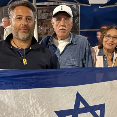 Primeiro voo de evacuação de Israel chega ao Reino Unido