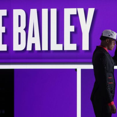 Ace Bailey se junta ao Jazz e celebra escolha como quinta seleção do draft