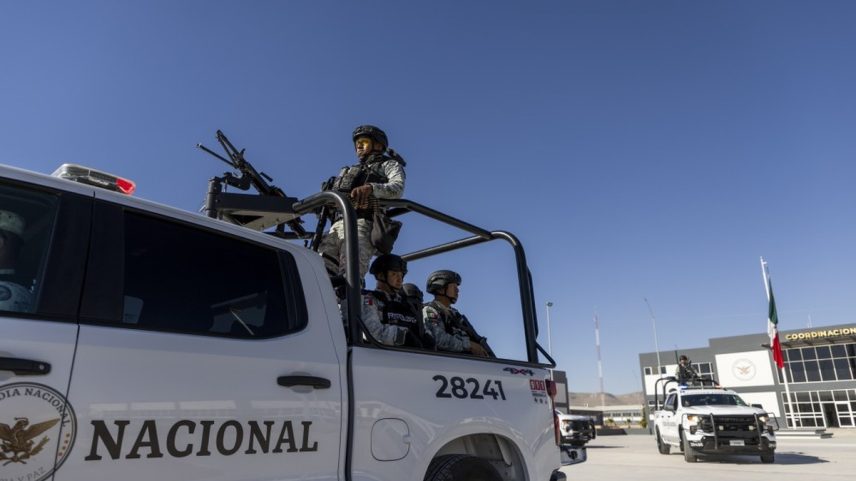 Guarda Nacional Mexicana em Ciudad Juarez, no México. Polícia encontrou 381 cadáveres amontoados em um crematório particular na cidade (Foto: Bloomberg)