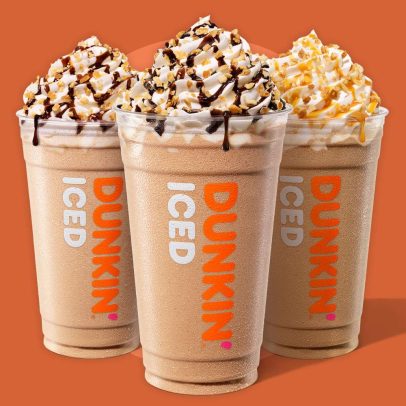 Dunkin lança novo menu de verão com cafés gelados e promoções imperdíveis