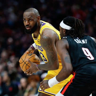 LeBron James renova contrato e seguirá nos Lakers por mais uma temporada na NBA