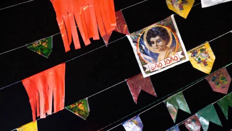 Decoração na festa junina da quermesse do Calvário, na rua Cardeal Arcoverde, em São Paulo