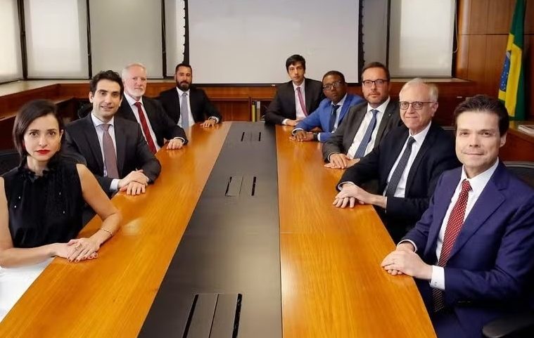 Presidente do BC, Gabriel Galípolo, e demais diretores do Copom na reunião de 28 e 29 de janeiro. (Foto: Banco Central)
