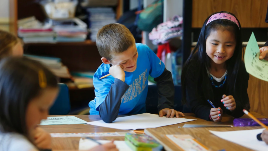 Meninas e meninos apresentam uma compreensão muito semelhante de números e lógica quando são bebês e crianças pequenas. A diferença surge quando eles começam a escola. (Foto: Lea Suzuki/The San Francisco Chronicle/Getty)