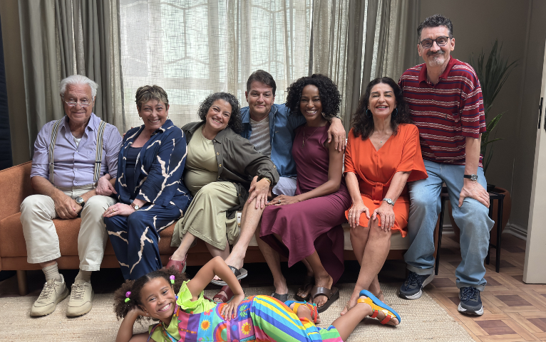 O *remake* de *Mundo da Lua* é mais um entre os tantos projetos que buscam revitalizar obras já consagradas - Foto/Divulgação: Tais Garcia - TV Cultura