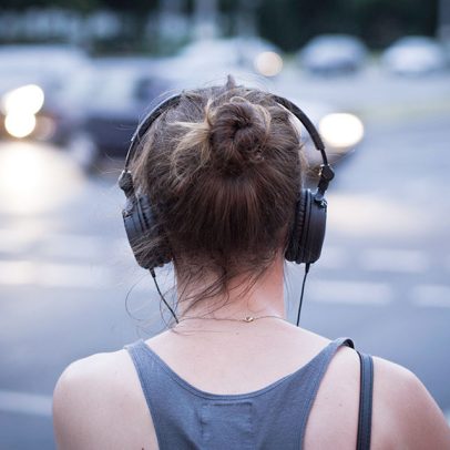 Cinco podcasts narrativos que você precisa ouvir