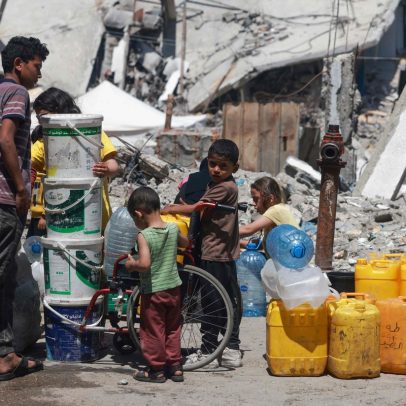 Palestinos em Gaza recebem apenas 5 litros de água por dia, longe do necessário