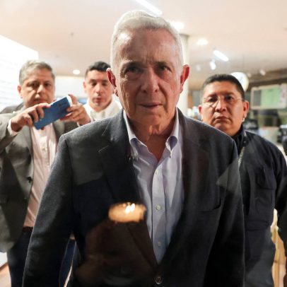 Promotoria colombiana solicita pena para ex-presidente Uribe por suborno e fraude