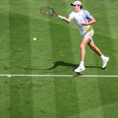 Grama de Wimbledon altera estratégias e desafios dos tenistas na competição