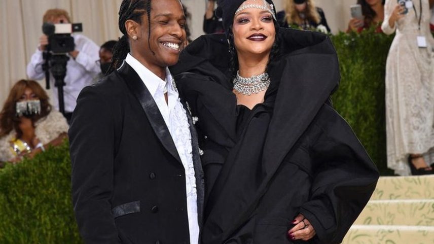 Cantora Rihanna e o marido, o rapper ASAP Rocky, no Met Gala de 2023 (Foto: ANGELA WEISS / AFP)