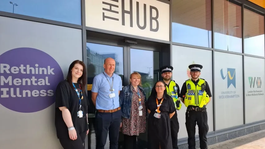 O hub oferece suporte e orientação ao público (Foto: West Midlands Railway)