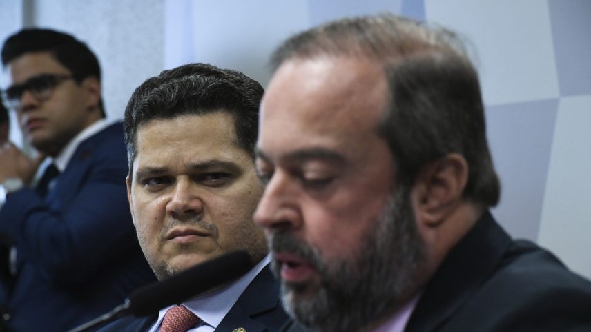 Davi Alcolumbre, presidente do Senado Federal, e Alexandre Silveira, ministro de Minas e Energia, em foto de 2022 (Foto: Edilson Rodrigues/Agência Senado)