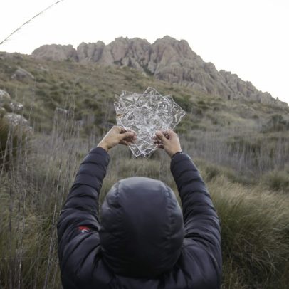 Parque Nacional do Itatiaia registra manhã de frio intenso com gelo nos riachos