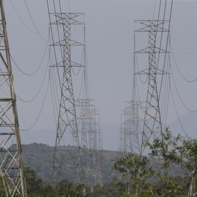 Aneel mantém bandeira vermelha e tarifas de energia seguem elevadas em julho