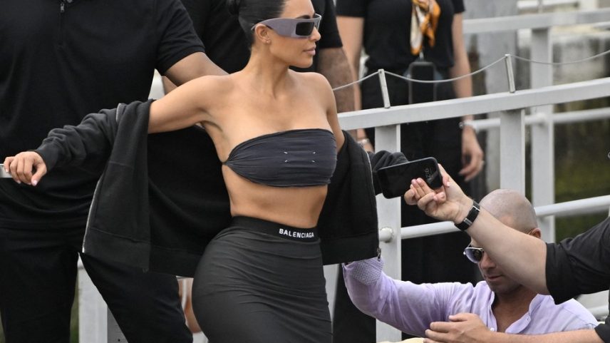Kim Kardashian chega para casamento de Jeff Bezos e Lauren Sánchez em Veneza (Foto: Andrea Pattaro/AFP)