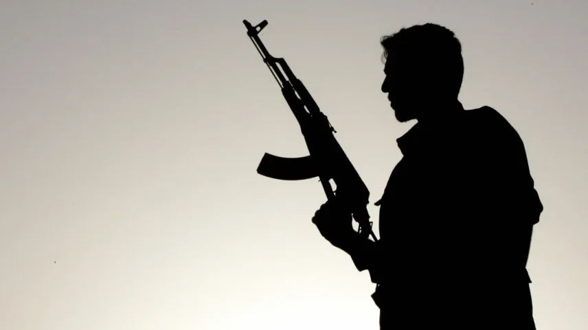 Apoiadores do PKK e de seu líder preso Abdullah Ocalan (na foto) se reúnem no sudeste da Turquia após o grupo ter anunciado no mês passado que iria se desbandar. (Foto: MUSTAFA OZER/AFP via Getty Images)