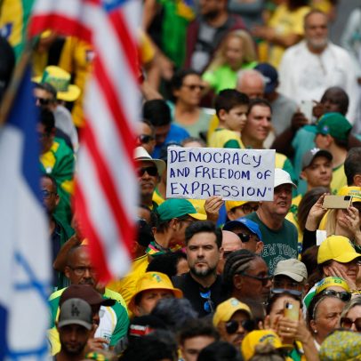 Bolsonaro e apoiadores realizam ato na Paulista contra julgamento do STF
