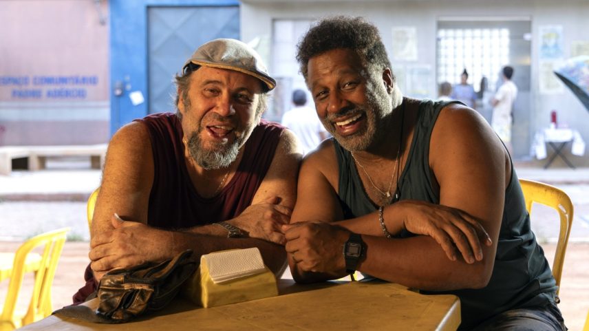 Pablo (Otavio Muller) e Luisão (Ailton Graça): amigos executam ideias mirabolantes que geram consequências imprevisíveis para os que estão ao seu redor — Foto: Divulgação/Manoella Mello