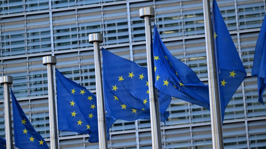 A sede da União Europeia, em Bruxelas: UE enfrenta a ameaça de tarifas de 50% sobre quase todas as suas exportações para os EUA (Foto: Nicolas TUCAT / AFP)