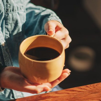 Café preto traz benefícios para o coração, aponta estudo recente