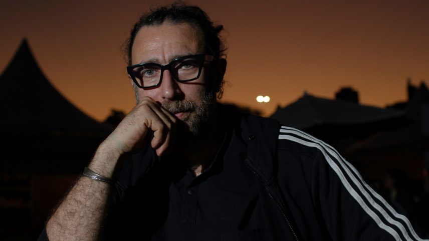 O poeta Ghayath Almadhoun durante visita a São Paulo: 'Você não imagina o que é nascer sem ter um país' (Foto: Edilson Dantas)
