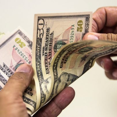 Santander prevê queda estrutural do dólar e nova fase de fraqueza monetária