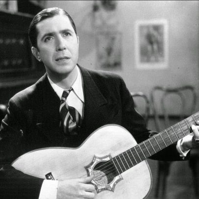 Carlos Gardel é homenageado em celebração aos 90 anos de sua morte
