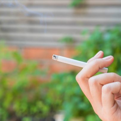 França proíbe fumo em praias, parques e jardins a partir deste domingo