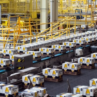 Mulher mais rica do México planeja sucessão de fortuna de US$ 8 bilhões da Corona