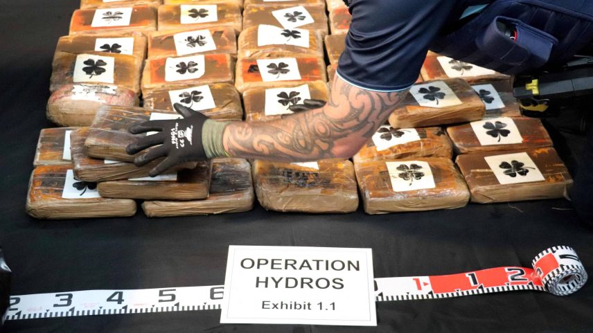Parte das 3,2 toneladas de cocaína apreendidas à deriva no oceano em uma das maiores operações antidrogas já realizadas na Nova Zelândia, em 2023 (Foto: Força de Defesa da Nova Zelândia - 8.fev.23/AFP)