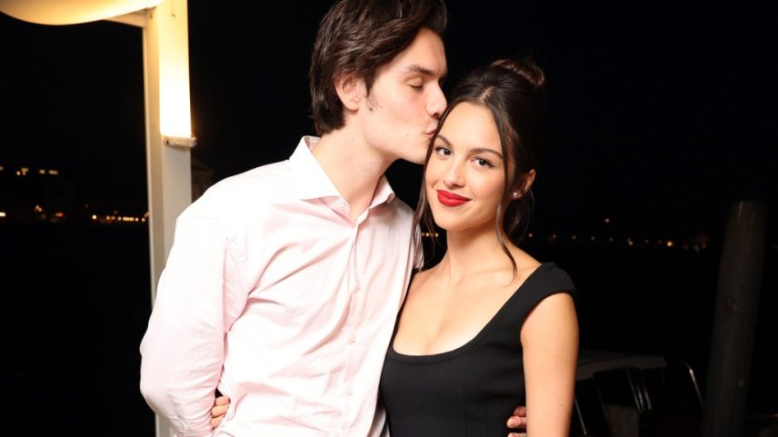 O namorado de Olivia Rodrigo, o ator Louis Partridge, elogiou sua apresentação como headliner no Glastonbury 2025 em uma doce homenagem. (Foto: Reprodução)