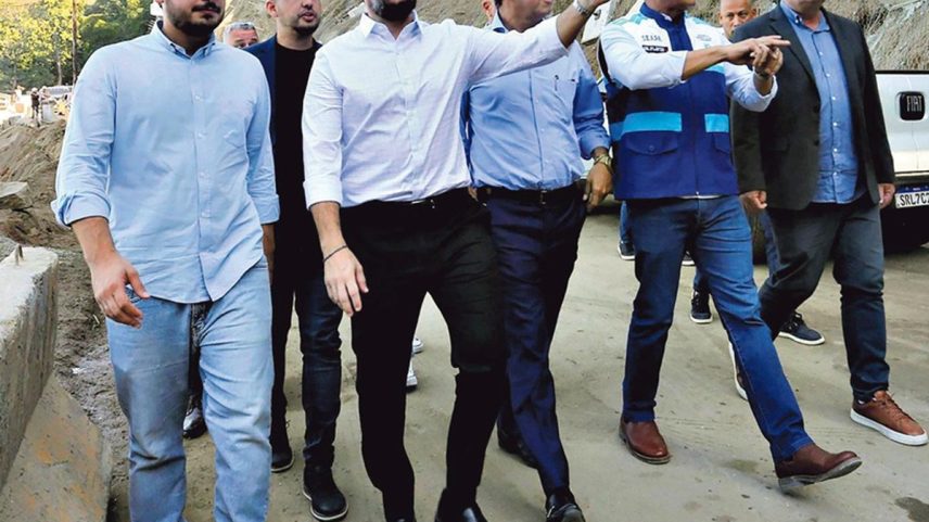 Andrezinho e Bacellar durante visita a uma obra em Paracambi (Foto: Divulgação)