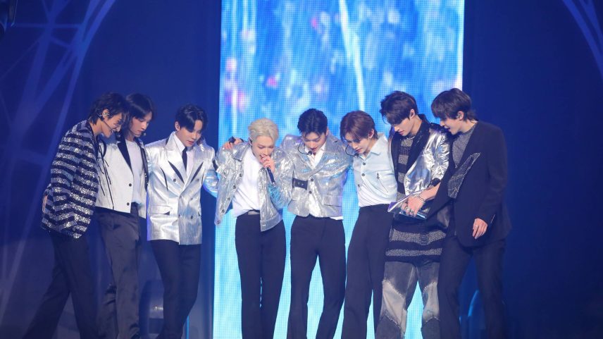 O grupo de k-pop Ateez durante o show 'Towards the Light' (Foto: Divulgação)